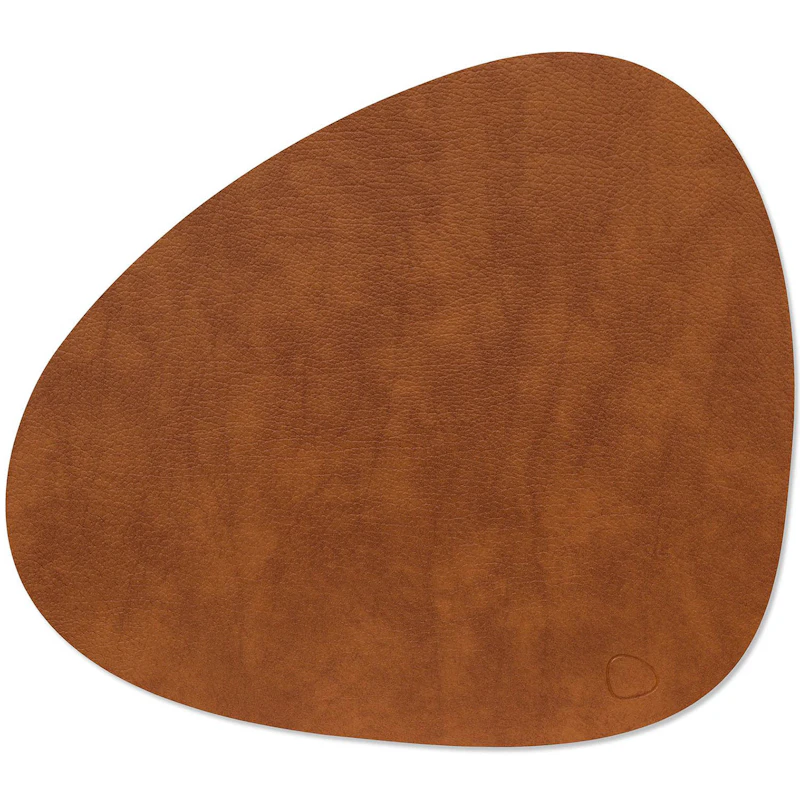Curve L Bordbrikke Bull 37x44 cm, Cognac