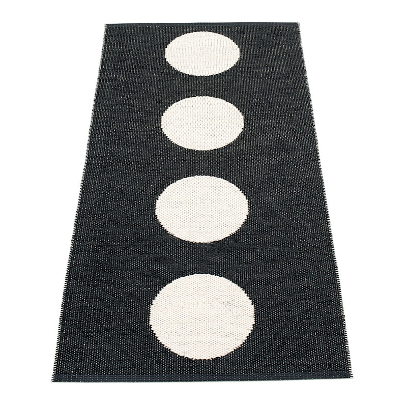 Vera Teppe Sort / Vanilla, 70x150 cm